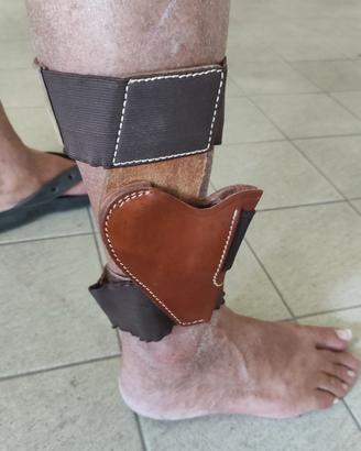 Porta pistola a caviglia