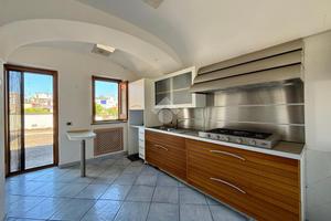 4 LOCALI A ISCHIA