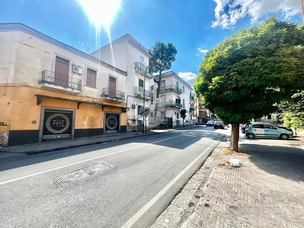 3 LOCALI A NAPOLI