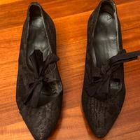 scarpe nere con fiocco in raso