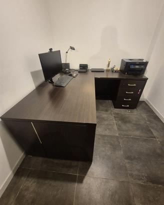 Scrivania ad angolo con cassettiera