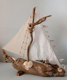 Veliero con legno di mare