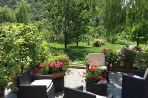 Affascinante Casale Ristrutturato con Ampio Terren