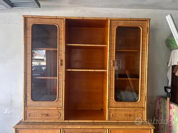 Splendido Mobile Vintage in Bamboo e Vimini