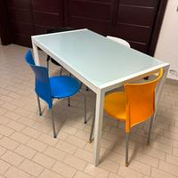 Tavolo in vetro satinato con struttura in ferro