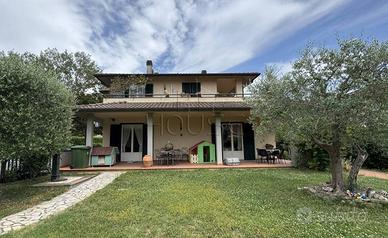 Appartamento di 220 m² con più di 5 locali e box a