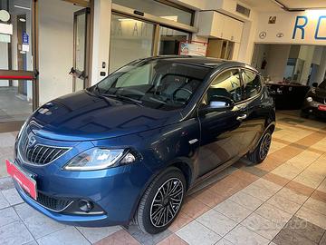 Lancia Ypsilon 1.0 FireFly 5 porte S&S Hybrid Albe