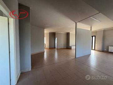 Immobile di 225 m² con 5 locali a Montevarchi