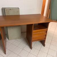 Scrivania in stile nordico