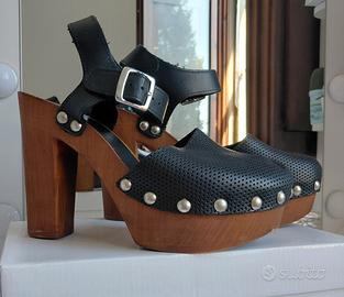 zoccoli neri   in legno con cinturino n.38
