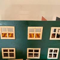 Casa delle bambole vintage in legno