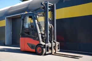 Carrello elevatore elettrico LINDE E16C-02