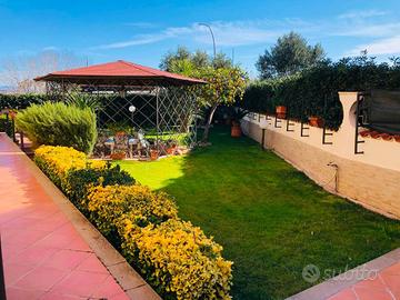 Torvaianica Splendida Villa Bifamiliare ampio giar