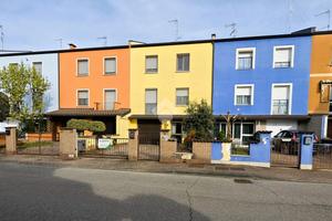 VILLA A SCHIERA A BORGO VIRGILIO