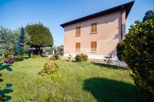 BRUNELLO - VILLA BIFAMILIARE INTERA CON GIARDINO P