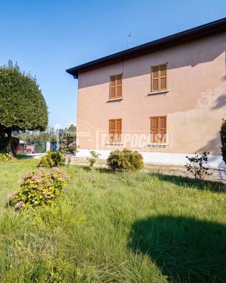 BRUNELLO - VILLA BIFAMILIARE INTERA CON GIARDINO P