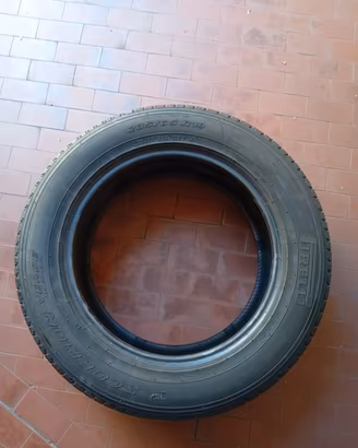 4 cerchi Land Rover e 4 gomme Pirelli 500€ tutto