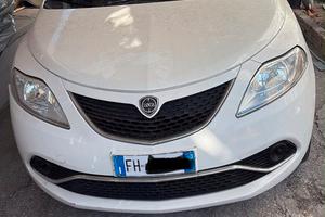 Lancia y