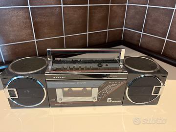 SANYO 6 SPEAKER RADIO /CASSETTE