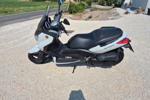 Yamaha X-Max 250