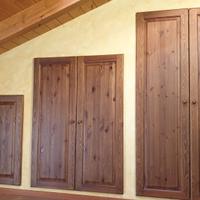 Ante bugnate in abete scuro anticato