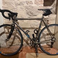 bici da corsa in titanio classico