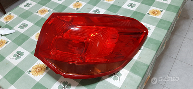 Faro posteriore Opel Astra J sports tourer