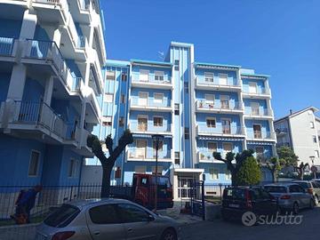 Appartamento di 100 m² con 4 locali e box auto a L