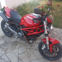 Ducati Monster 696 plus
