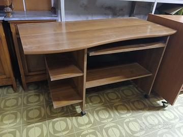 Scrivania in legno