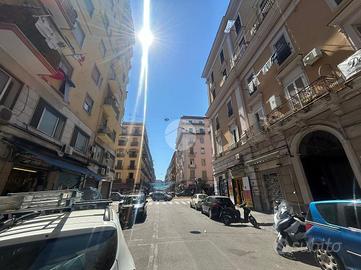 NEGOZIO A NAPOLI