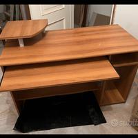 Scrivania in legno