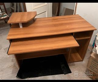 Scrivania in legno