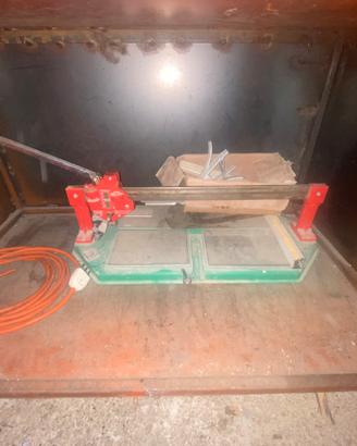 Tagliapiastrelle manuale