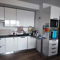 Cucina stosa completa di elettrodomestici 