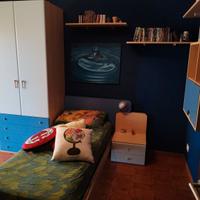 letto singolo e comodino