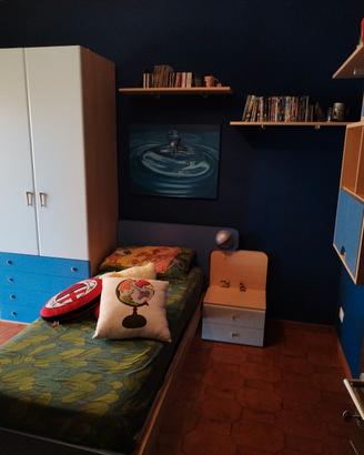 letto singolo e comodino
