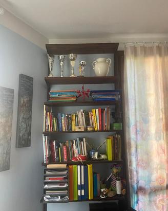 libreria con mensole in palissandro