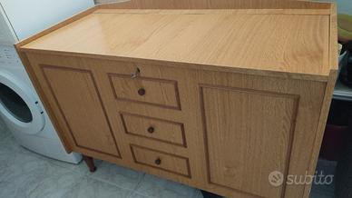 baule in legno su piedi 