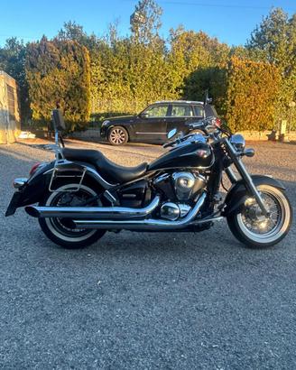 KAWASAKI VN 900 .