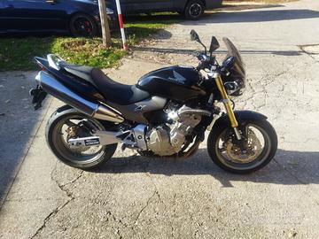 Honda Hornet pronta a viaggiare