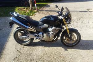 Honda Hornet pronta a viaggiare