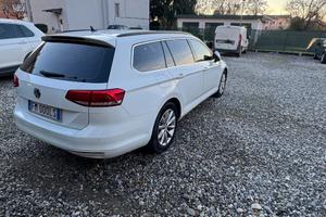 Passat 1.6 DSG 120 CV Bussines