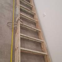 Scala a forbice in legno per imbianchino