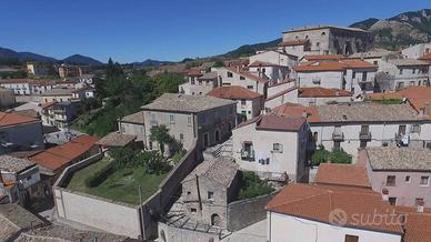 Villa di 600 m² con più di 5 locali a Montemarano