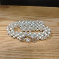 Cintura di perle, fiocco di diamanti