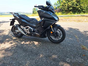 Honda Forza 750
