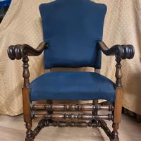 Poltrona in noce stile Papale

