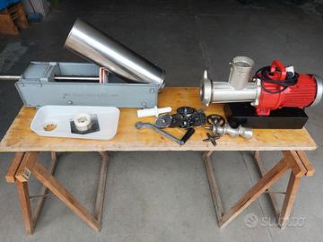 Macchina insaccatrice e macinatrice per salame