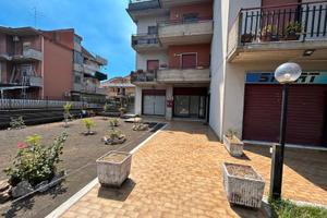 Bottega 40 mq con due punti luce